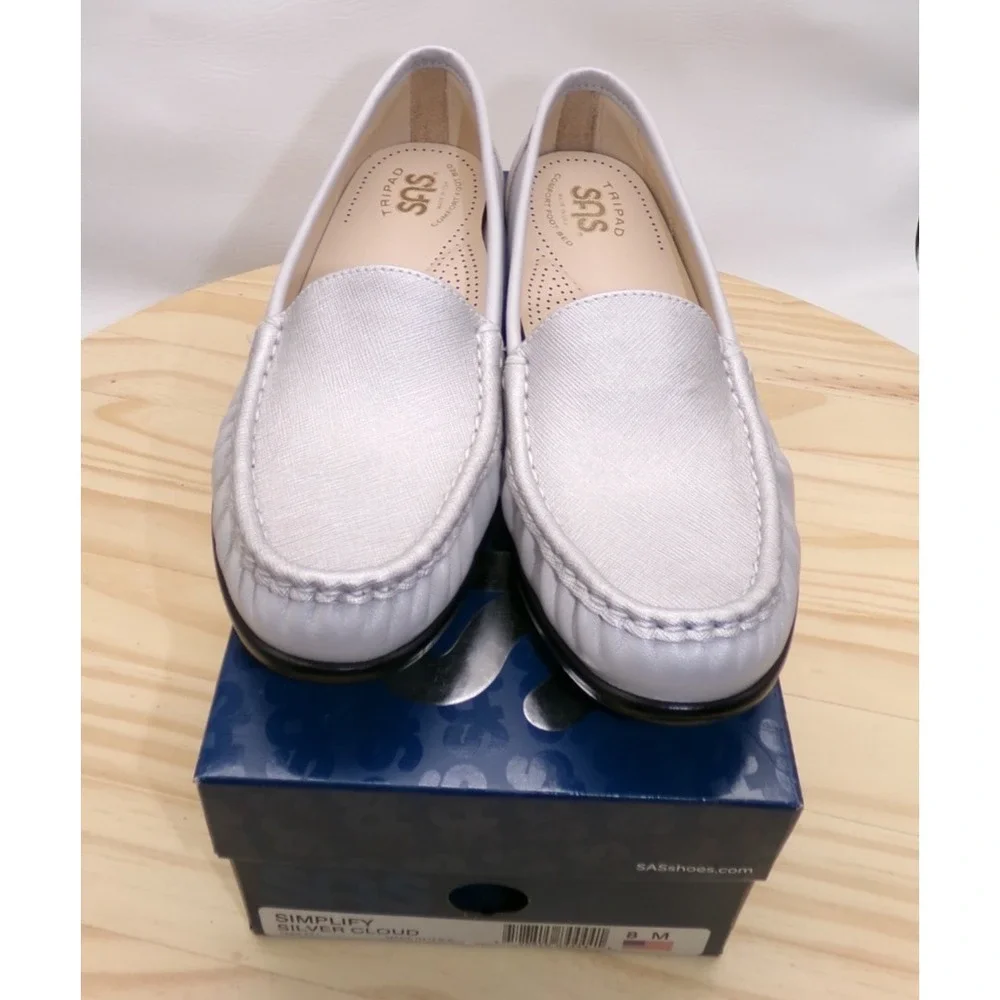 SAS Simplify Slip On Tripad Loafers Womens Silver Cloud Size 8 M Leather‎ NEW